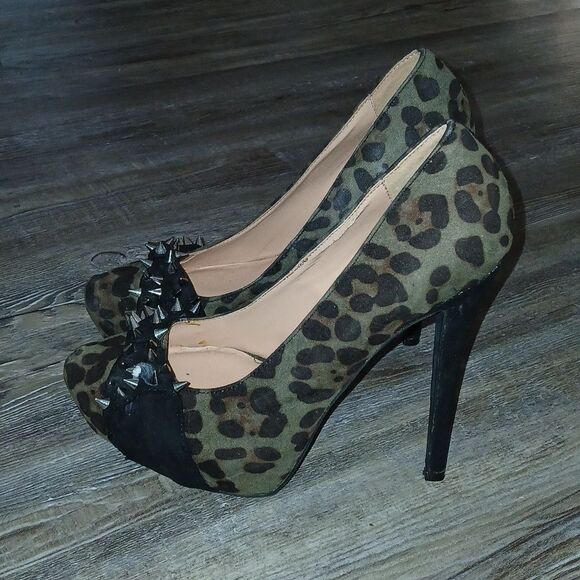 Penny Loves Kenny olive green leopard print spike 5.5" heels Sz 8.5 EUC - Picture 5 of 9